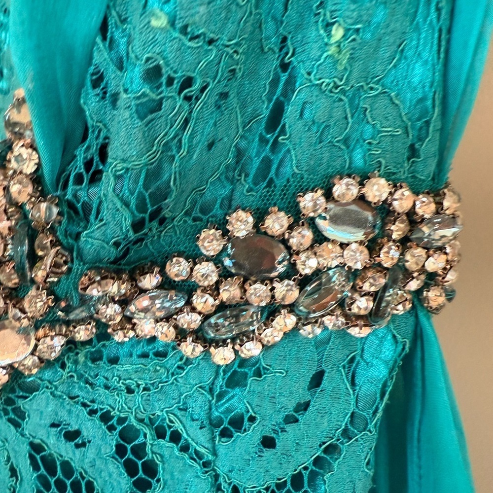 Elegant Teal Lace Evening Gown - Picture 12 of 13